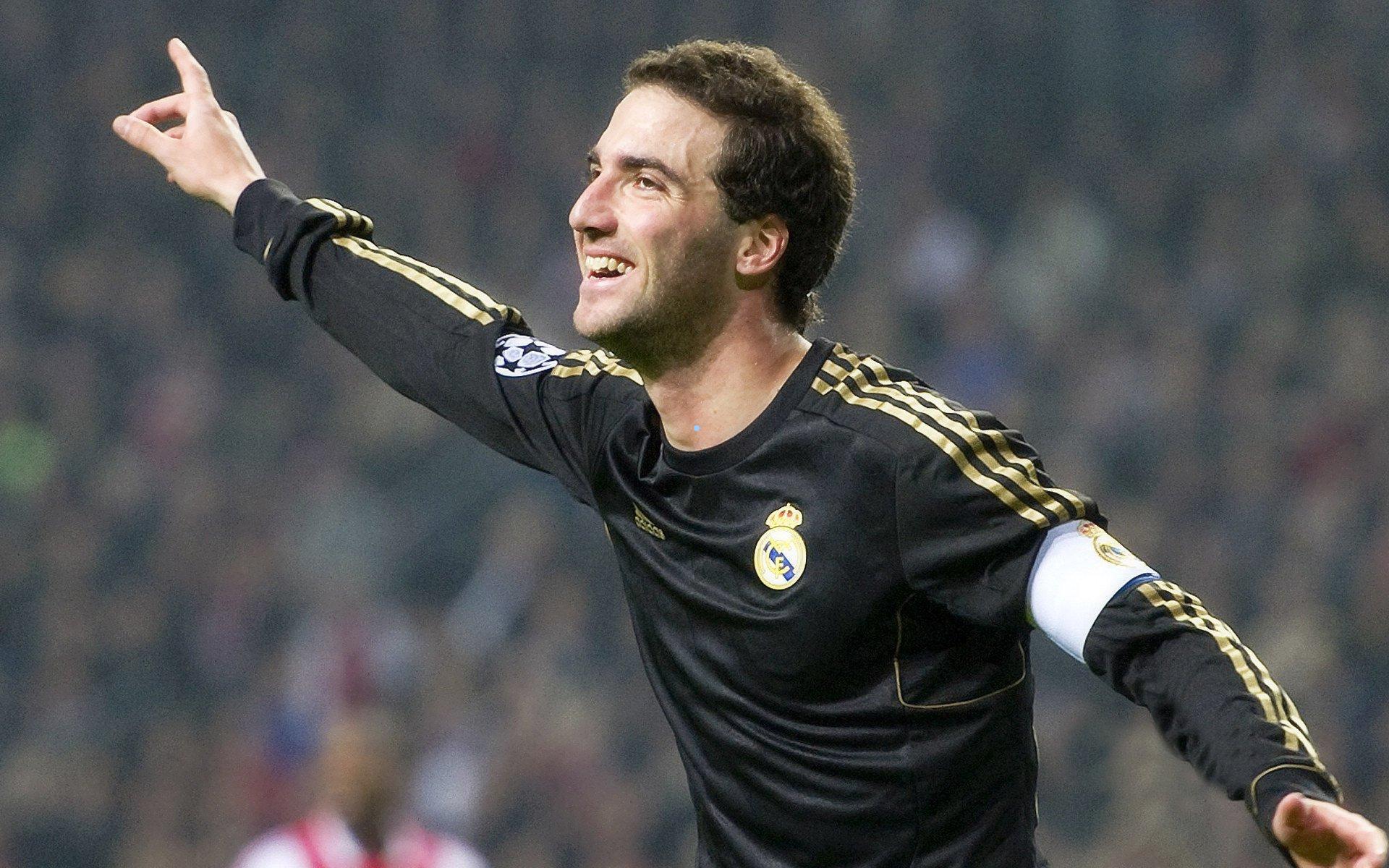 克洛普温情回归绿茵场，执掌利物浦传奇队与多特蒙德传奇队慈善交锋